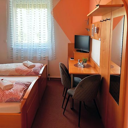 Fruehstueckspension Elena Nicoleta Caltun Fischamend Εξωτερικό φωτογραφία